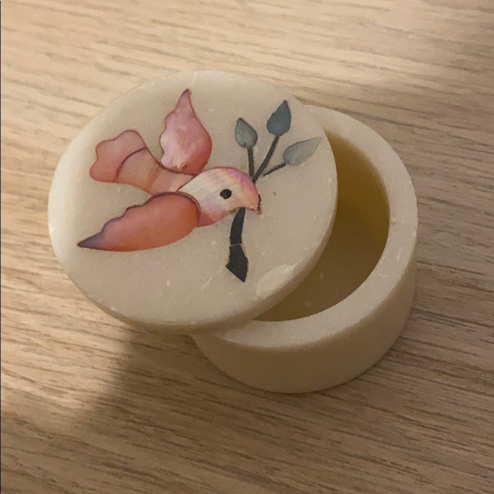 Shell Bird Ring Box - Marble Inlay Jewelry Box - Picture 1 of 4